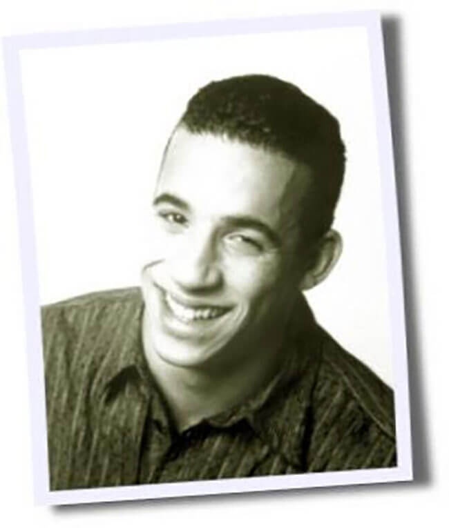 Mladý fešák v posledním ročníku střední školy.