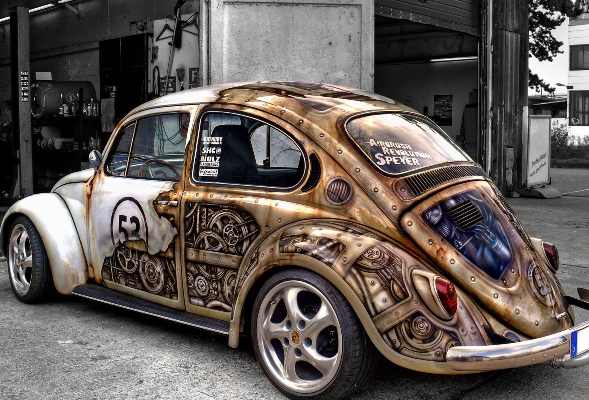 Steampunkový postřik na starém broukovi.