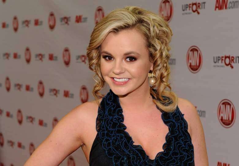 Bree Olson: Její hodnota: 98,6 miliónu korun. V roce 2006 studovala vysokou školu a chtěla si přivydělat. V branži o ni byl velký zájem, tak skončila se školou a hrála ve více než 240 filmech.