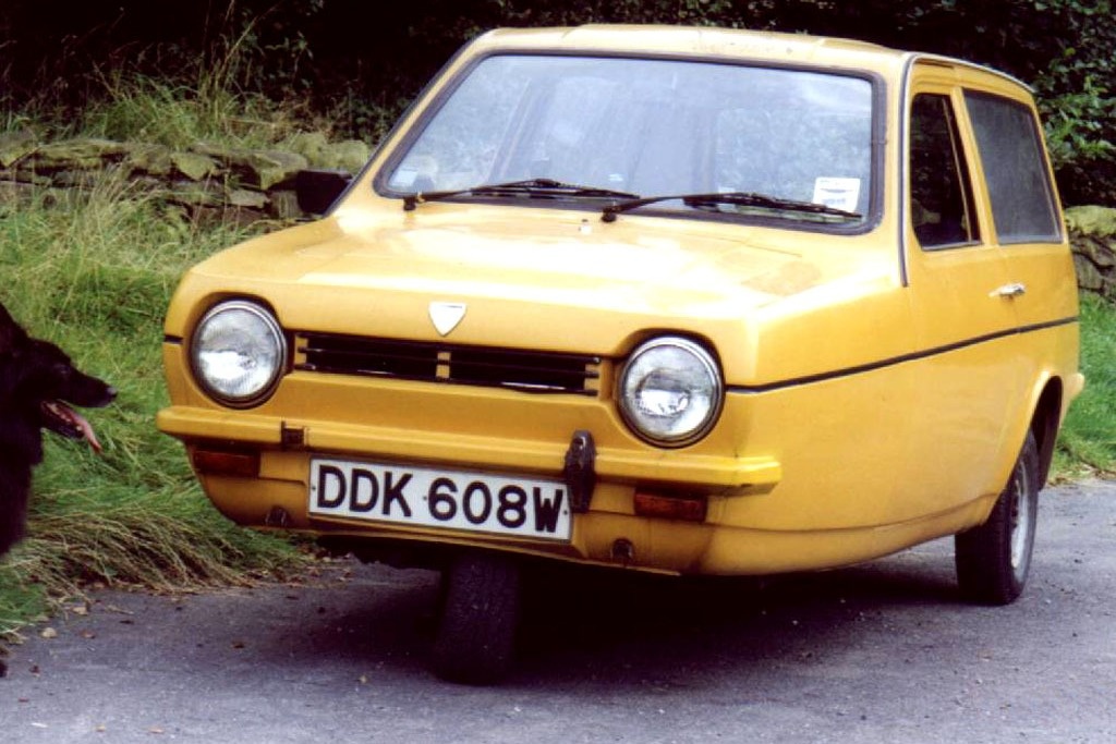 Podobně se proslavil i Reliant Robin, dnes už legendární britská tříkolka. Její zesměšňování Top Gearem jenom upevnilo její ikonické postavení.