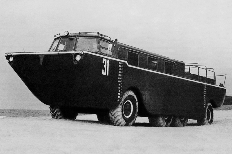 ZIL 135, využívaný hlavně pro vojenské účely.