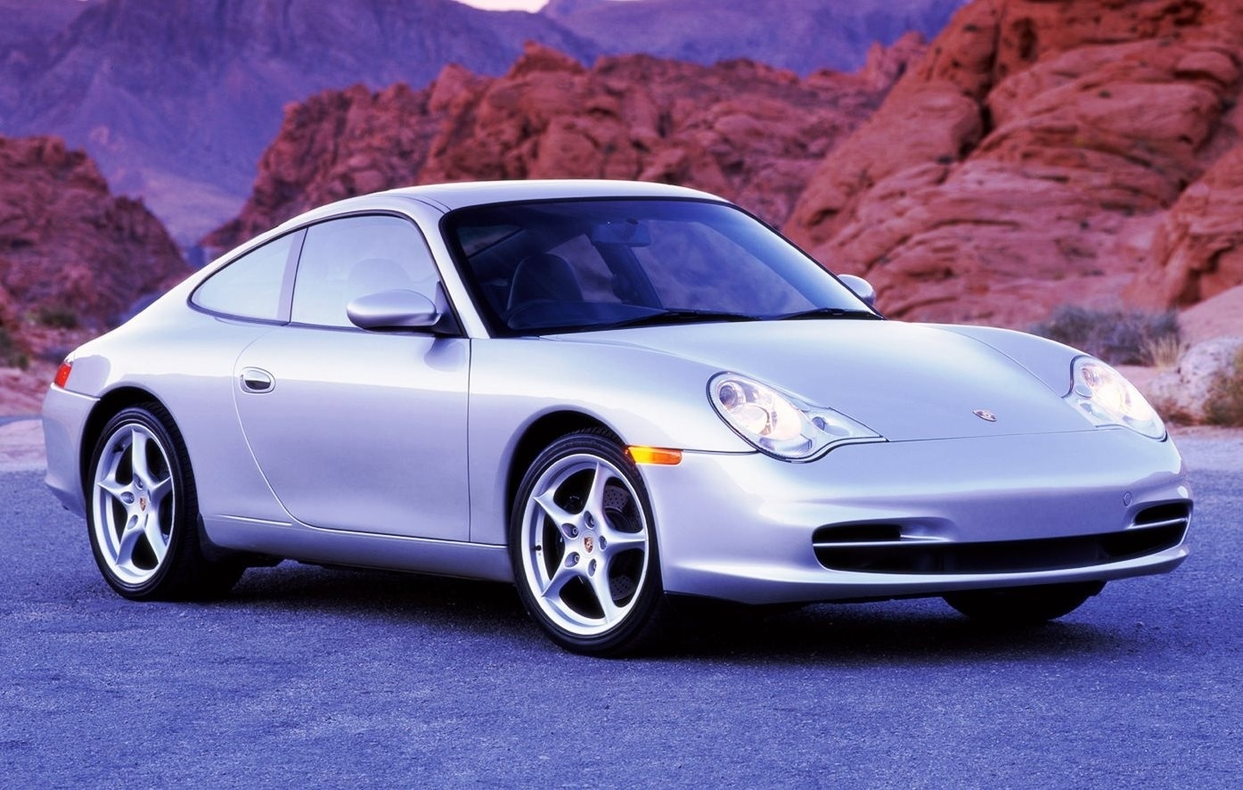 Porsche 911 996 (cca 340 000 Kč)