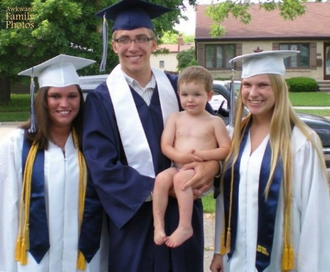 Na promoci a bez oblečení?