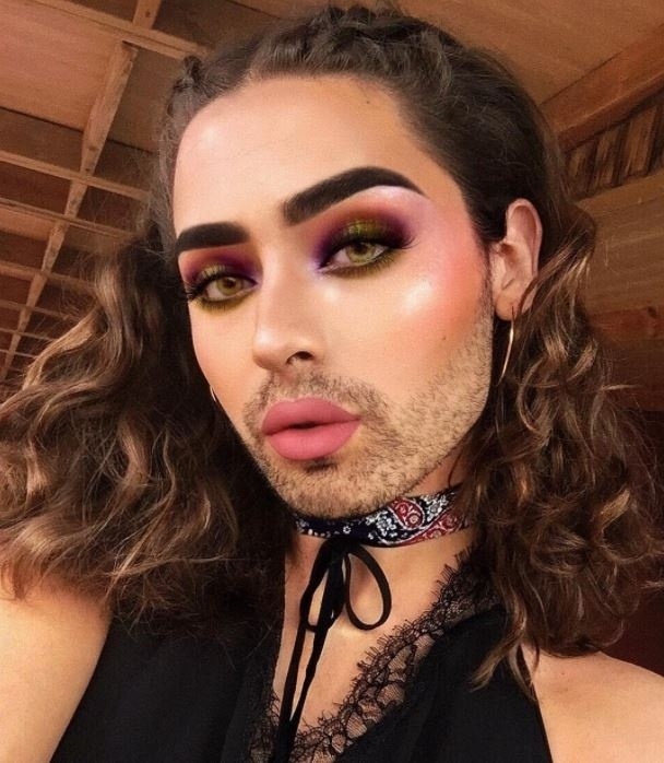 A zde něco výraznějšího. Musíme tedy říct, že je velmi šikovný!