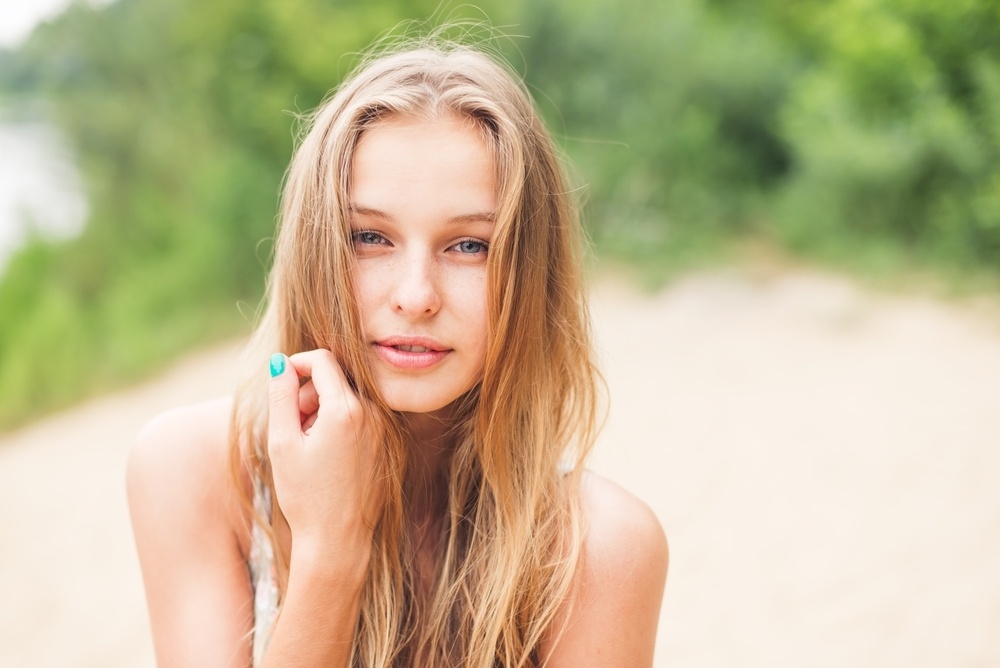 Můžete utratit tisíce za kadeřníka a strávit hodiny v koupelně. Muže ale budou vždy přitahovat ženy s přirozenými a jednoduše upravenými vlasy.