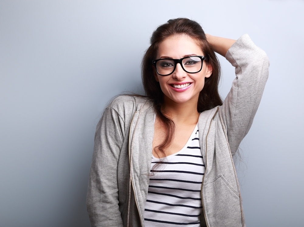 Ženy a brýle? To je pro muže neodolatelná kombinace, které dokážou vždy a znovu podlehnout.