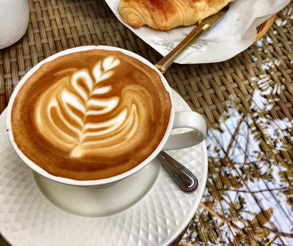 Káva – ovšem i zde platí, že nic se nemá přehánět. Je však prokázáno, že ranní šálek kávy sníží riziko infarktu o 20 %.