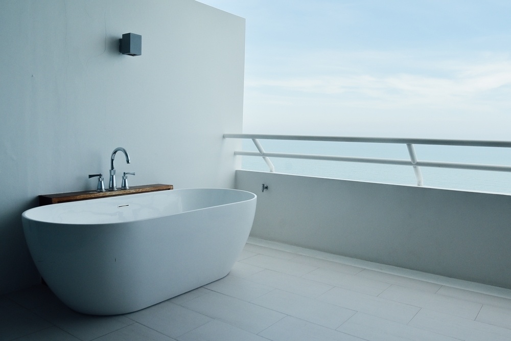 Koupání ve vaně snižuje plodnost – je vědecky dokázáno, že časté horké koupele u mužů způsobí zpomalení spermií. Pokud tedy se svou partnerkou plánujete miminko, v tomto období si raději dopřávejte vlažnou sprchu.