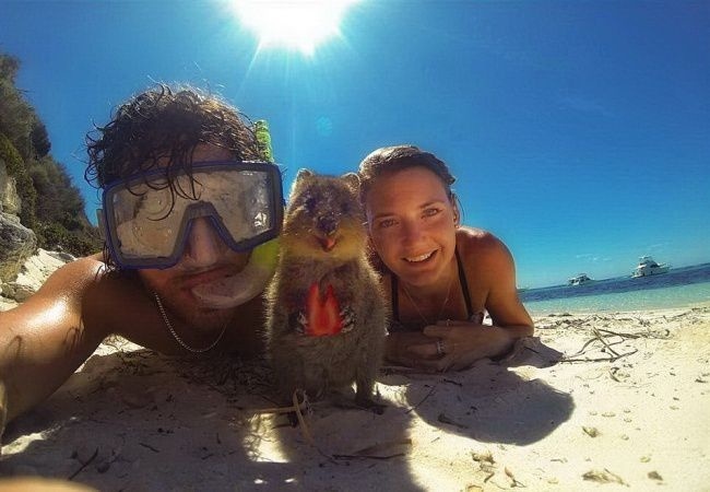 Jeďte na výlet. Říká se, že lidé, kteří utrácí peníze raději za cestování než oblečení a zbytečnosti, jsou mnohem šťastnější.