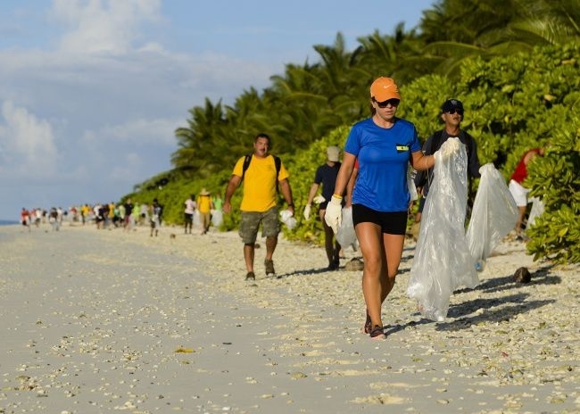Udělejte naši planetu čistší. V tomto obrovském vesmíru máme jen jeden domov a to naši planu Zemi. Tak se o ni starejme! 