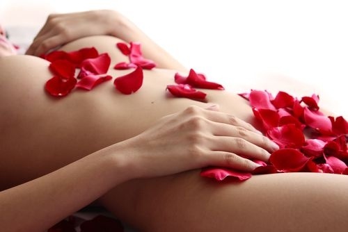 Hraje si se svým ochlupením.