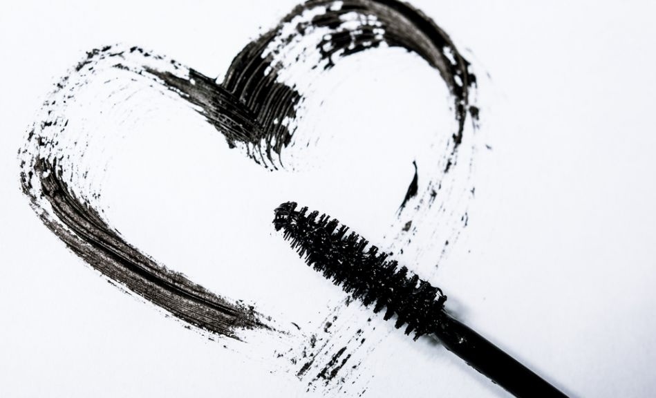 Používá řasenku tak dlouho, dokud se nedrolí.