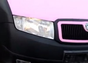 Růžové auto potěší