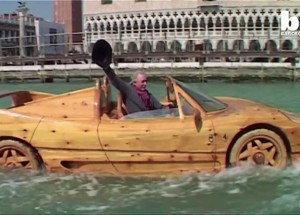 Ferrari dělá vlny v Benátkách
