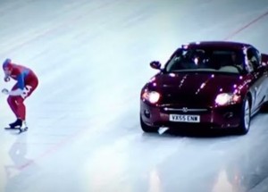 Kdo je rychlejší???? Norský rychlobruslař závodí s Jaguárem