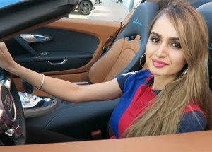 Sexy řidička v Dubaji