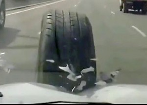 Letí prasklá pneumatika!