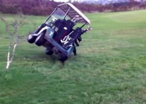 Zkoušeli driftovat s golfovým vozíkem. Tohle musíte vidět!