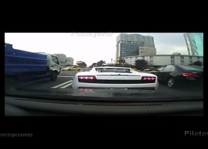 S neuvěřitelnou elegancí bourají Luxusní auta