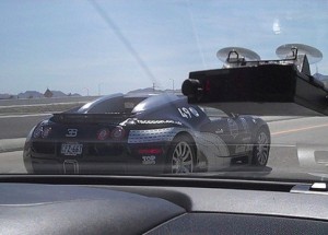 Řidič supersportu Bugatti Veyron hledal vyzyvatele. Co ale přišlo za chvíli rozhodně nečekal!