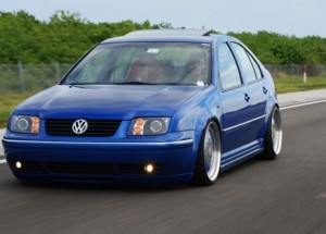 Tohle je nejbrutálnější Volkswagen Bora na světě. Má 14 válců a jede jako drak!