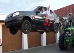 Jak se dá s autem létat :))