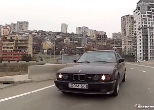 Pouliční driftování v Gruzii. Tohle není normální člověk!