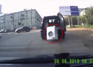 Dvě ženy převážely pračku v kufru. Jak tohle asi mohlo dopadnout?