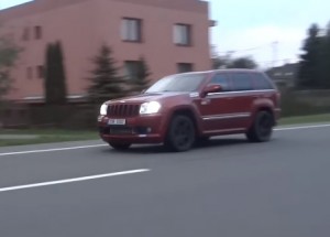 Do rodinného SUV narval 1000 koní. Z téhle bestie mrazí až v zádech!
