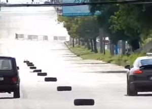 Myslel si, že když má Porsche, tak nemá protivníka. Ani neví jak se šíleně plete!