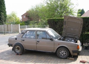 Do staré Škodovky dal gigantický motor. Teď je z toho kat supersportů!