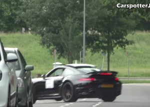 Ukočíruje toto žhavé Porsche 911 Turbo?
