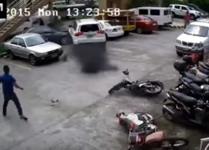 Místo parkování demolice. Tohle se řidiči opravdu nepovedlo!