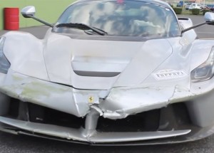 Hoří i luxusní vozy!