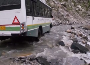 Užijte si strhující výkon řidiče v Indii!