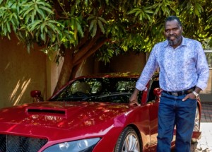 Afričan celý život snil o krásném autě. Podívejte, jaký nádherný stroj si sám sestrojil!