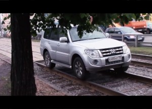 Volal policii, protože dostal nálepku neukázněný řidič a jak to dopadlo?