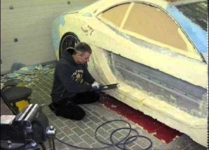 Vzal PUR pěnu a dal se do práce. Neuvěříte, jaký sporťák se mu podařilo vykouzlit!