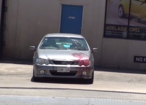 Dovezl do myčky auto potřísněno krví! Co dále odehrálo, prozradí video!