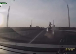 Dohoní terénní vůz policie?