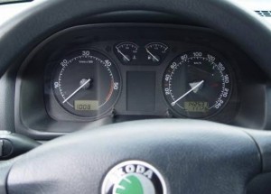 Ze své staré Octavie udělal děsivou bestii. Až uvidíte, jak praská, naježí se vám všechny chlupy!