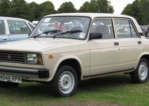 Frajer z Ruska několik měsíců předělával starou Ladu. Výsledek jeho práce vás ohromí!