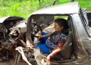 Zhoří cisterna, z auta zůstane jen torzo, ale naštěstí všichni přežijí!