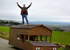 Nejrychlejší chatka na světě. Tento člověk posunul kempování na jinou úroveň!