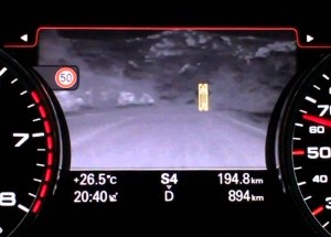 Podívejte se, jaké vidění má Audi A8 za tmy!
