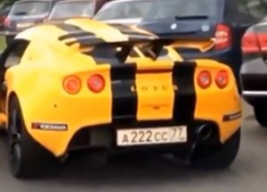 Vystoupila z auta a každému spadla čelist! To nečekal nikdo!