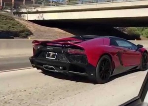 Řidič Lamborghini hledal na dálnici vyzyvatele. To ale netušil, jaká ostuda přijde!