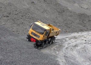 Mají, tyto miniatury, náhon na všechny čtyři kola? Dokáží i toto?