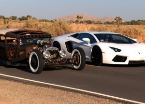Postavili proti sobě 1930 model A Rat Rod a Lamborghini Aventador. Výsledek vás překvapí!