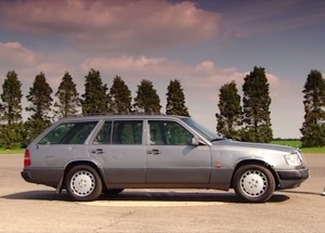 Chtěla zničit a odepsat starý Mercedes, ale tušila, že to nebude tak náročné!